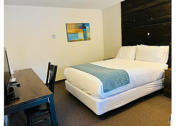 Huntsville bed and breakfast 3 Pines Lodge