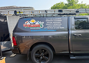 Niagara Falls gutter cleaner 3Seasons Property Services