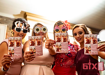 6ix Photobooths - Toronto, ON Photo Booth Companies - Pose & Print Service