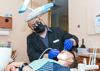 Aurora Dentistes Dr. Konstantin Savitsky - ABN Family Dental