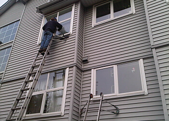 North Vancouver window cleaner A Glass Act Window Cleaning & Building Maintenance