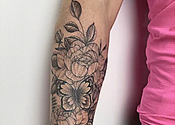 AURA ink by Jordyn Tattoos AURA ink by Jordyn Tattoos - Orillia, ON Tattoo Shops - Sample Image