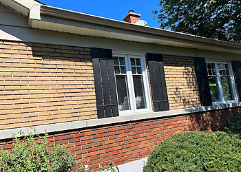 Adam's Eaves Gutter/Eavestrough Specialists - Montreal, QC Gutter Cleaners - Field Work Image