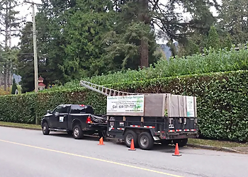 Aesthetic Tree & Hedge Services Aesthetic Tree & Hedge Services - Vancouver, BC Services d'arboriculteur - Truck Image