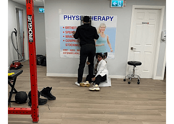 Vancouver physical therapist Ahmad Rezvani, RPT - DOWNTOWN HEALTH & PHYSIOTHERAPY