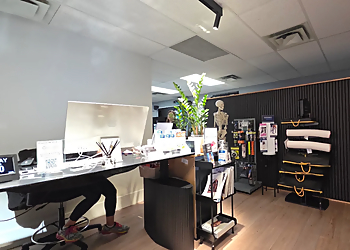 North Vancouver Physiothérapie Ali Mohammadi Fard, PT - ZONE 4 PHYSIOTHERAPY AND WELLNESS CENTER