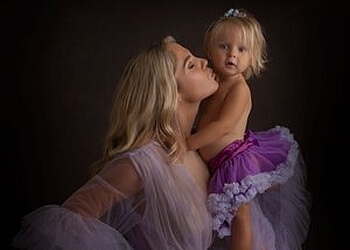 Toronto babies and family photographer Ally's Photography