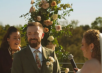 Amber Shurr Weddings - Cambridge, ON Célébrants De Mariage - Service Highlights