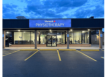 Burlington physical therapist Amy Becke, BSc. PT - LIFEMARK PHYSIOTHERAPY BURLINGTON BRANT