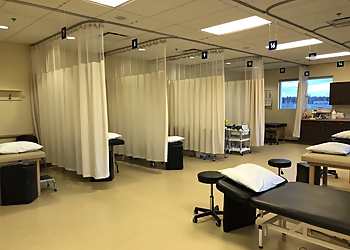 Anand Jim, BScPt, MScPT - LIFEMARK PHYSIOTHERAPY SYNERGY - Sherwood Park, AB Physical Therapists - Treatment Room Image