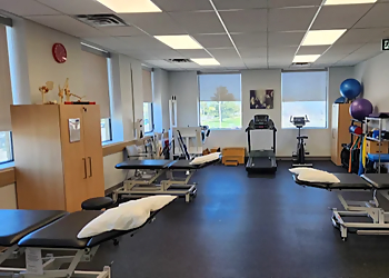 Andrew Hill, MPT, BScKin, FCAMPT - LIFEMARK PHYSIOTHERAPY DERRY & BRONTE - Milton, ON Physiothérapie - Treatment Room Image