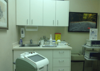 Toronto Podiatres Dr. Andrew S. Klayman, DPM