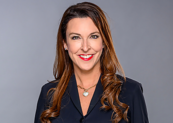 Annie-Elizabeth Girard - Girard Avocats inc. Annie-Elizabeth Girard - Granby, QC Avocats En Divorce - Lawyer Portrait Image