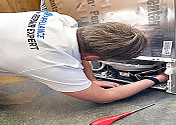 Appliance Repair Expert - St Catharines, ON Services De Réparation Électroménager - Technician Portrait Image