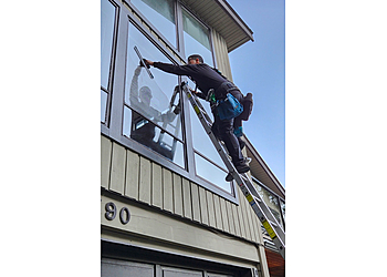 North Vancouver window cleaner Aster Window Cleaning