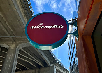 Au Petit Comptoir - North Vancouver, BC Cuisine Française - Restaurant Entrance Image