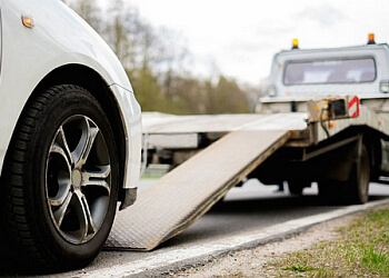 Auto Rescue Towing Auto Rescue Towing - Saskatoon, SK Services De Remorquage - Vehicle Loading Image
