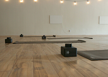 North Bay Cours de yoga BRealStudios
