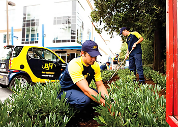 North Vancouver lawn care service BUR-HAN Garden and Lawn Care