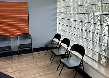 Blake Street Walk in Clinic - Barrie, ON Cliniques sans rendez-vous - Reception Area Image