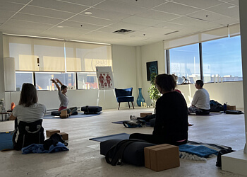 Brossard yoga studio Bleuyoga