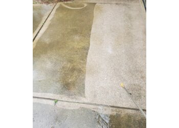 Welland gutter cleaner Blue Wave Exterior Cleaning Inc.