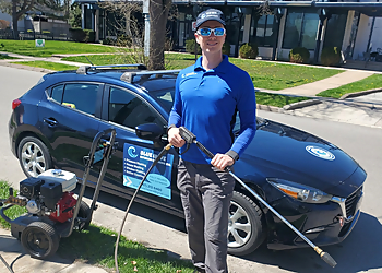 Welland gutter cleaner Blue Wave Exterior Cleaning Inc.