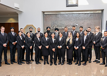 Brampton Crematorium & Visitation Centre - Brampton, ON Salons de funeraire - Team Working Image
