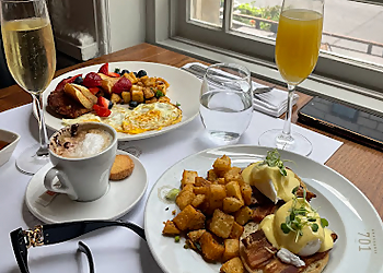 Montreal french cuisine Brasserie 701