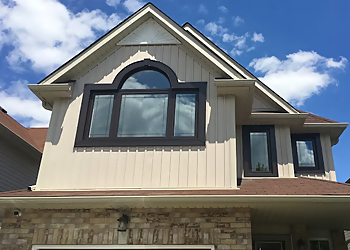 Brookstone Windows & Doors - Aurora, ON Fabricants de Fenêtres et portes - Outdoor Work Image