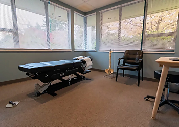 Bryn Edwards, B.Sc.PT, CGIMS, FCAMPT - BRICKYARD PHYSIOTHERAPY - Nanaimo, BC Physical Therapists - Treatment Room Image