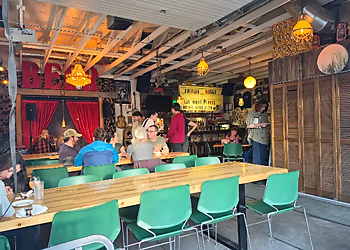 Buffalo Rouge Brewing Co. - Kelowna, BC Restaurants Végétariens - Restaurant Interior Image