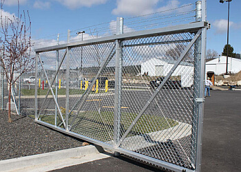 Burgess Fence - St Catharines, ON Entrepreneurs En Clôtures - Installation Service Image