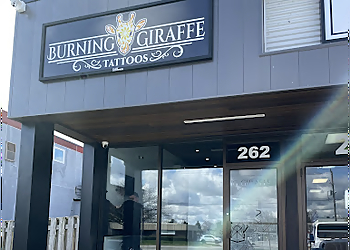 Chatham Salons de tatouage Burning Giraffe Tattoos