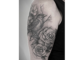 Chatham Salons de tatouage Burning Giraffe Tattoos