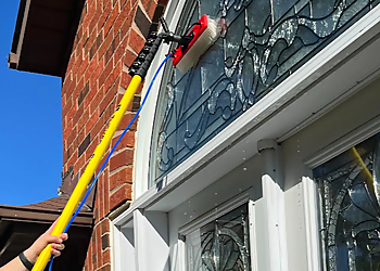 Brampton gutter cleaner Busy Bee Home Service