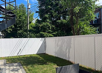 Montreal fencing contractor CDA Inc