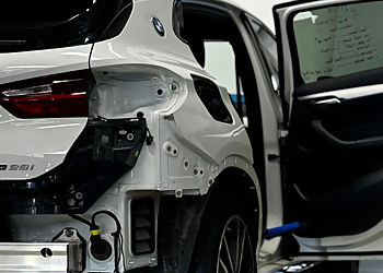 Niagara Falls auto body shop CSN Maple Leaf Collision Centre