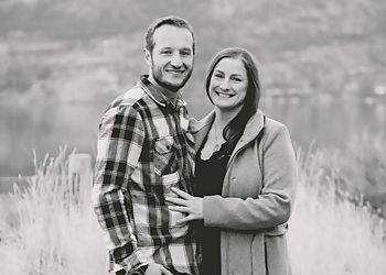 Candid Apple Collective Inc. - Kelowna, BC Photographes De Mariage - Service Image