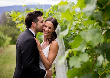 Kelowna wedding photographer Candid Apple Collective Inc.