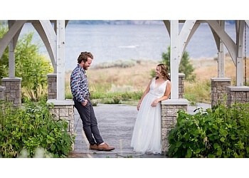 Kelowna wedding photographer Candid Apple Collective Inc.