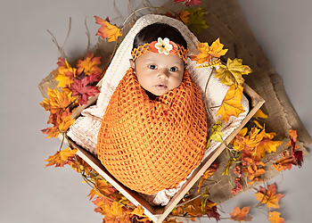 Brampton babies and family photographer Cave Studio