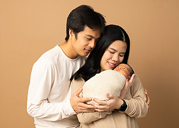 Brampton babies and family photographer Cave Studio