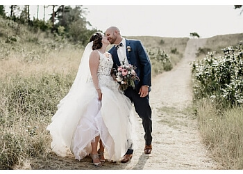 Surrey wedding photographer Cedar and Sand Photography