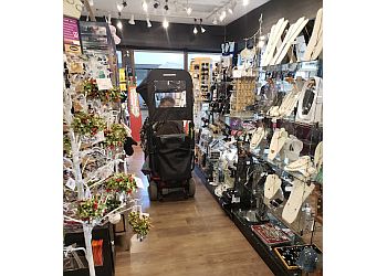 Delta gift shop Centre Stage Accessories