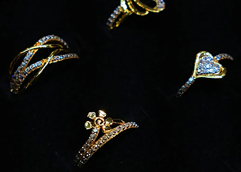 Chouhan Jewellers - Niagara Falls, ON Jewellery - Ring Display Image