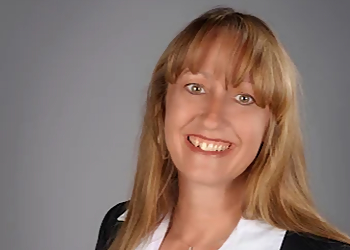 Cindi McLean - DOMINION LENDING CENTRES Cindi McLean - Huntsville, ON Mortgage Brokers - Mortgage Broker Image