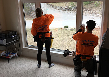 Barrie gutter cleaner Clean Windows And Gutters.com