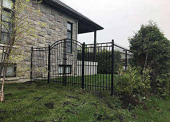 Clotures JPS - Laval, QC Fencing Contractors - Installation Service Image