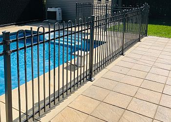 Quebec fencing contractor Clôture Nordik Orléans